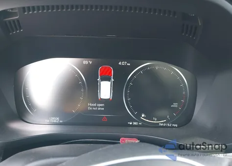 2018 Volvo Xc60 T6 Momentum z USA, uszkodzony, nr VIN YV4A22RK7J1010211